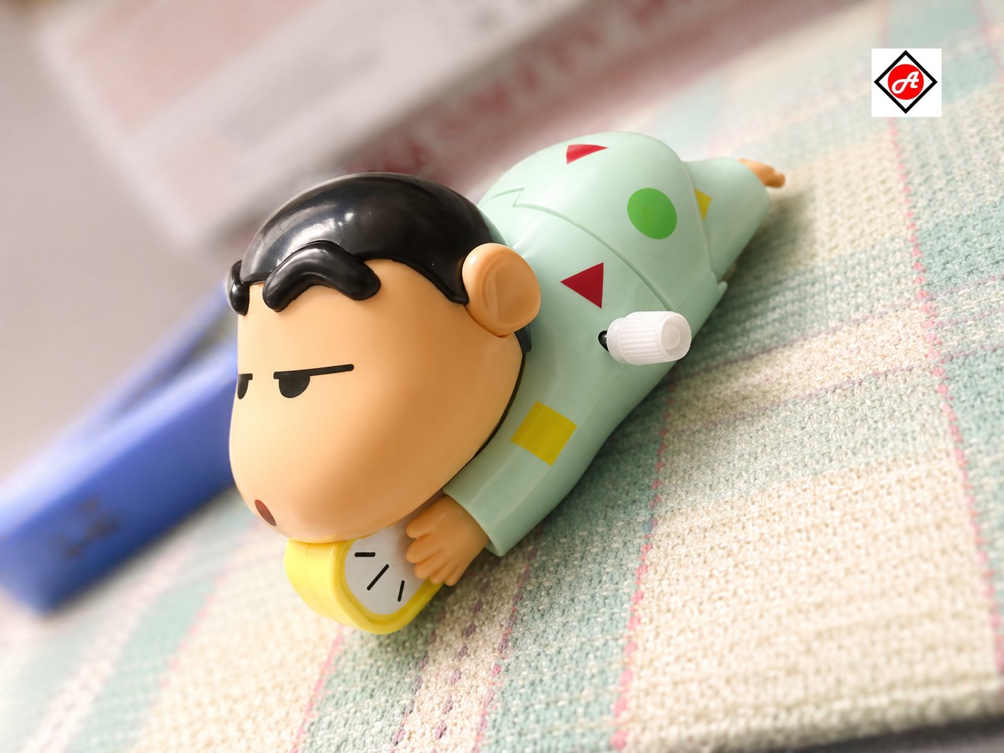 Shinchan Sleeping Crawling Toy – Wind-Up Cartoon Figure for Desk Decor, Stress Relief & Gift - Image 7