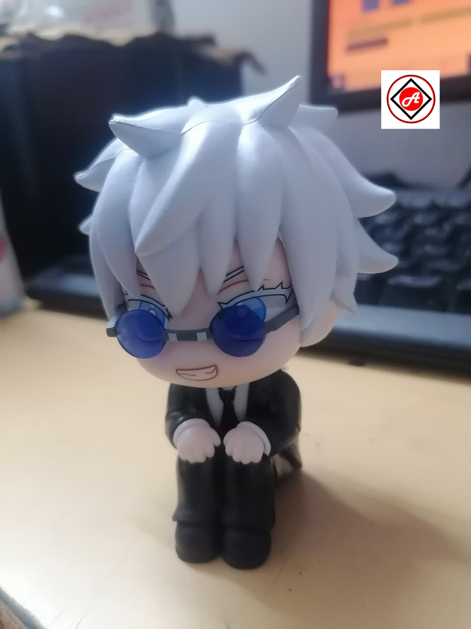 Gojo Satoru Sitting Figure with Glasses (10CM) – Jujutsu Kaisen Collectible Figure (Inspired)